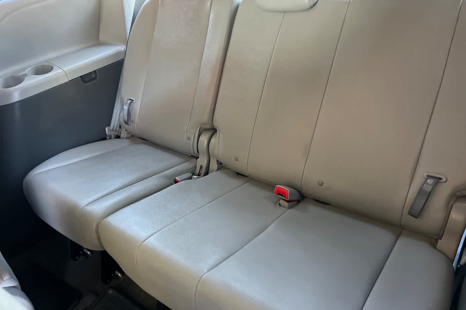 Thumbnail: 2018 Toyota Sienna - 16
