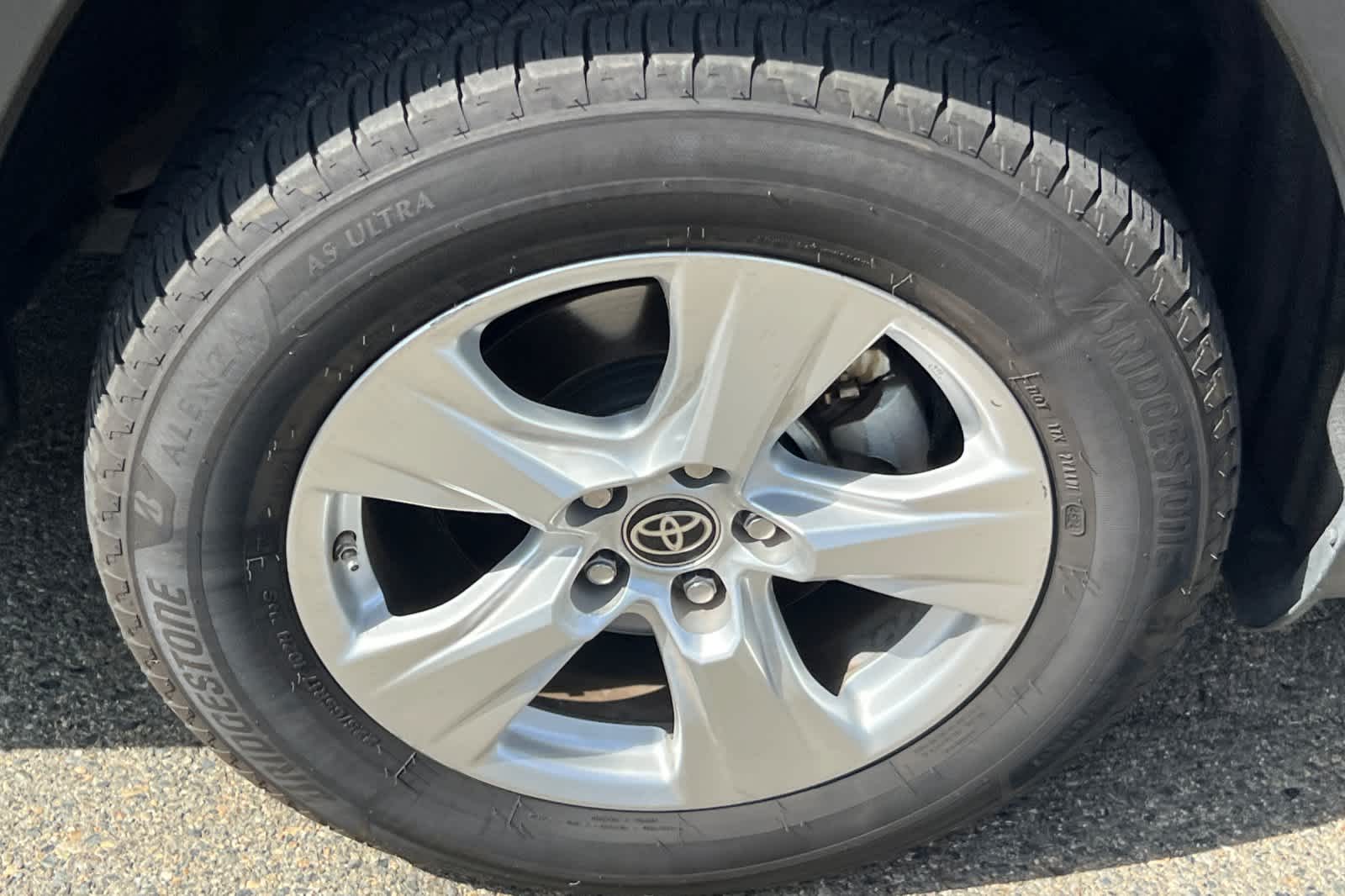 Thumbnail: 2021 Toyota RAV4 - 15