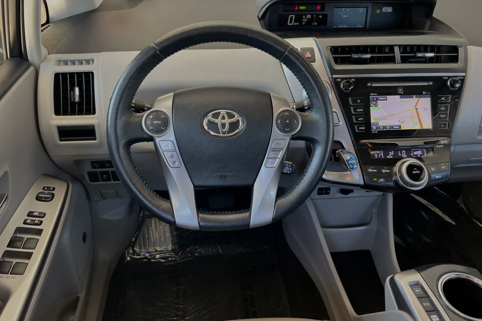 2017 Toyota Prius v Five 14