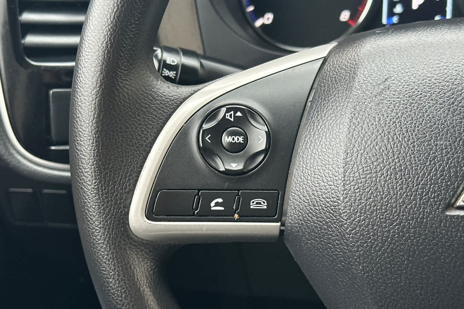 Thumbnail: 2019 Mitsubishi Outlander - 26