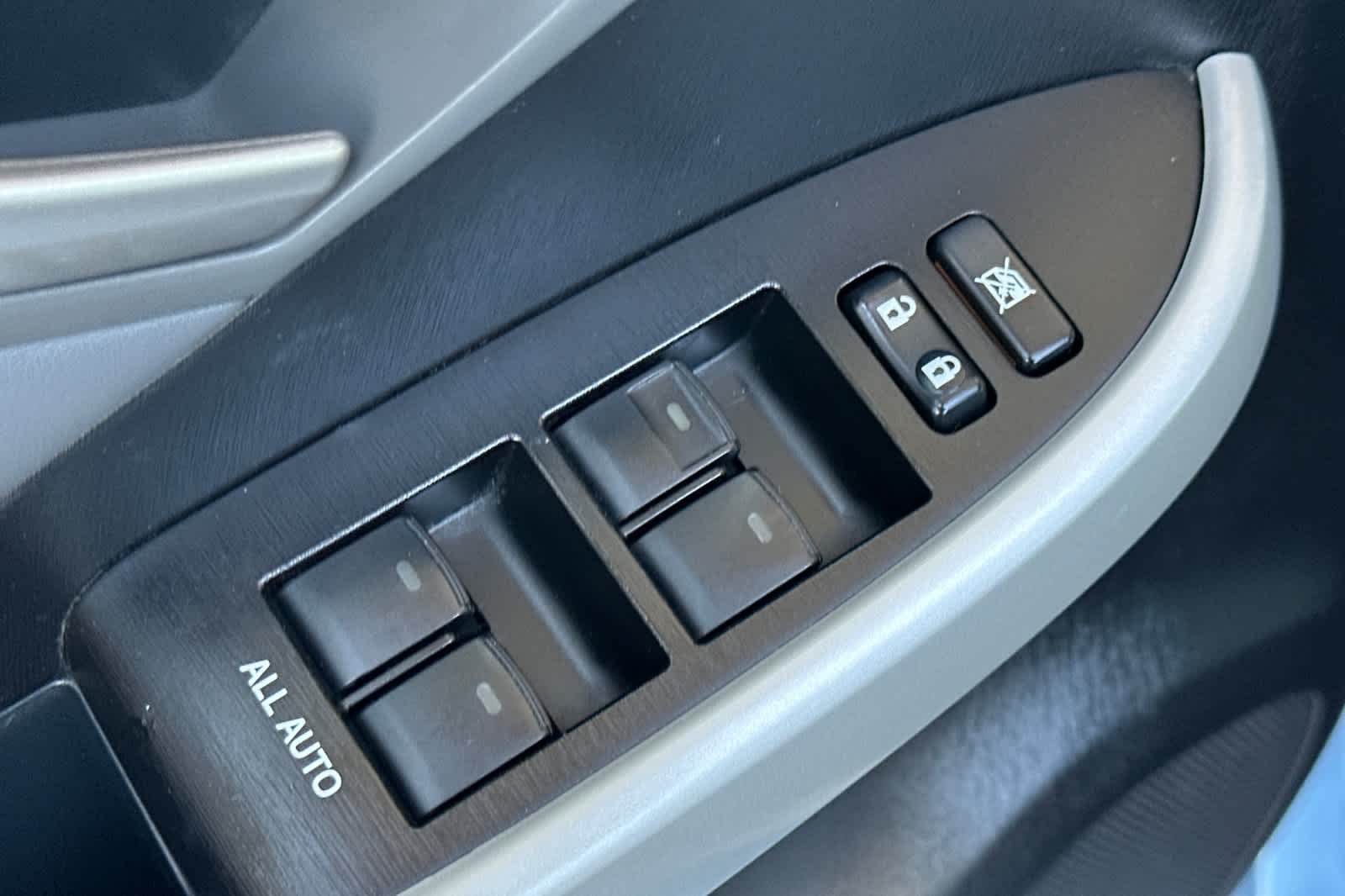 Thumbnail: 2012 Toyota Prius - 13