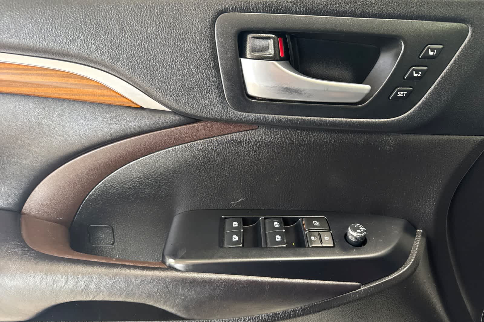 Thumbnail: 2017 Toyota Highlander - 12