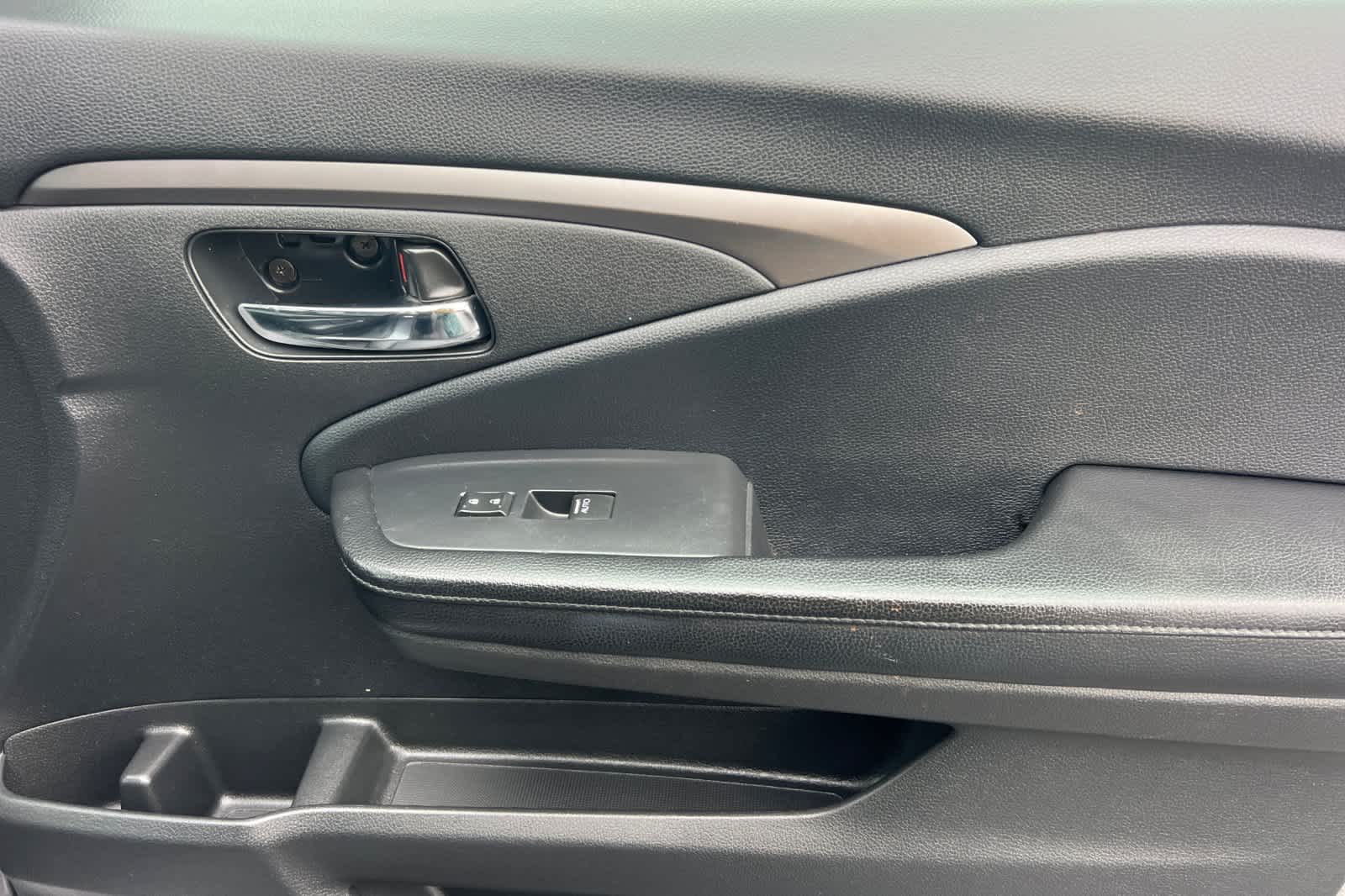 Thumbnail: 2016 Honda Pilot - 20