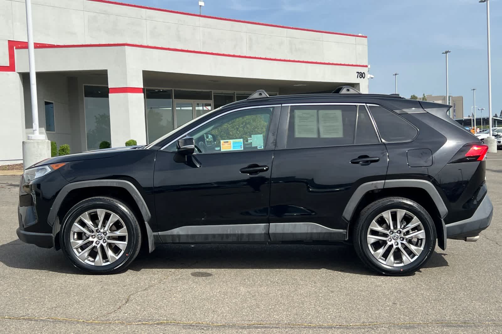 Thumbnail: 2021 Toyota RAV4 - 9
