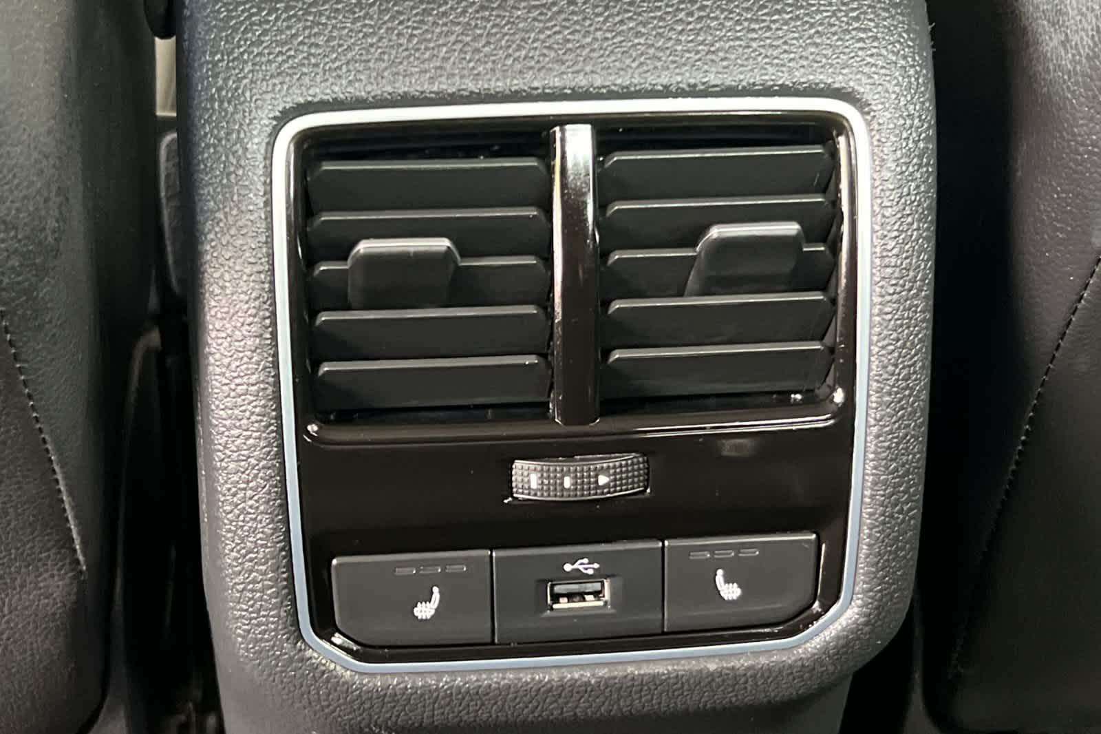 Thumbnail: 2018 Volkswagen Passat - 14