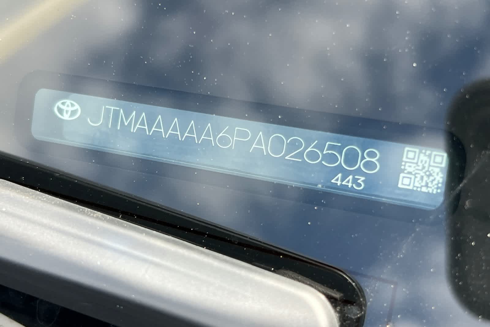 Thumbnail: 2023 Toyota bZ4X - 23