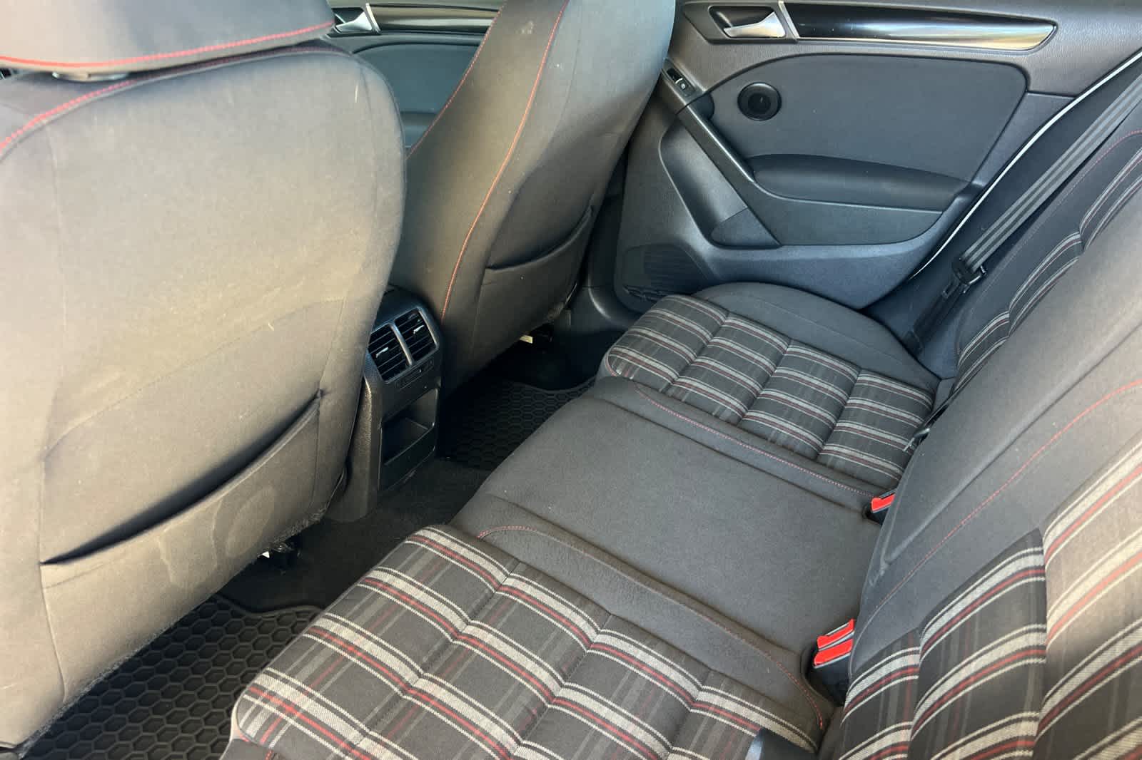 Thumbnail: 2012 Volkswagen Golf - 4