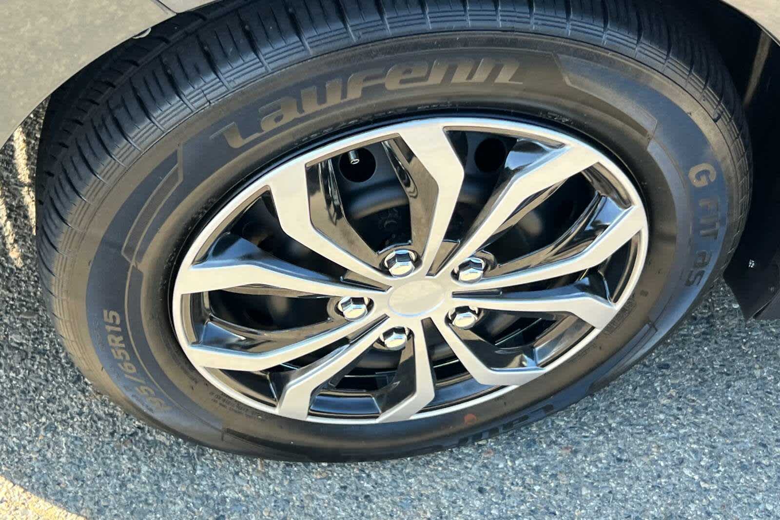 Thumbnail: 2015 Toyota Corolla - 21