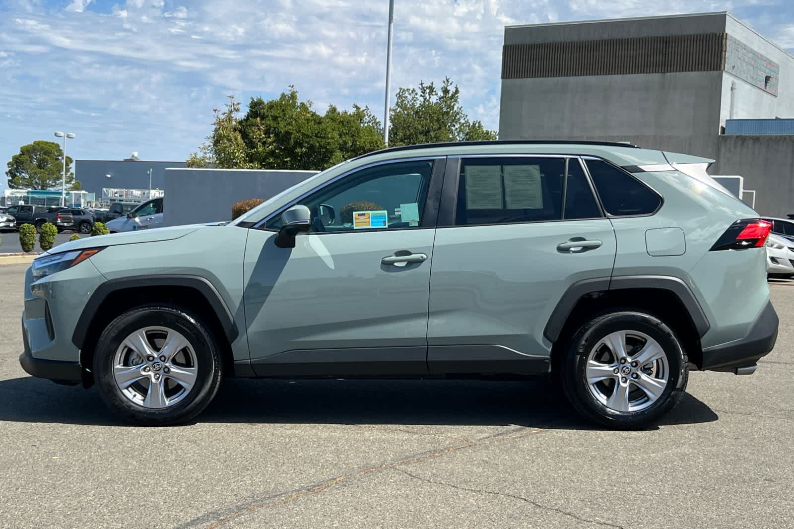 Thumbnail: 2022 Toyota RAV4 - 9