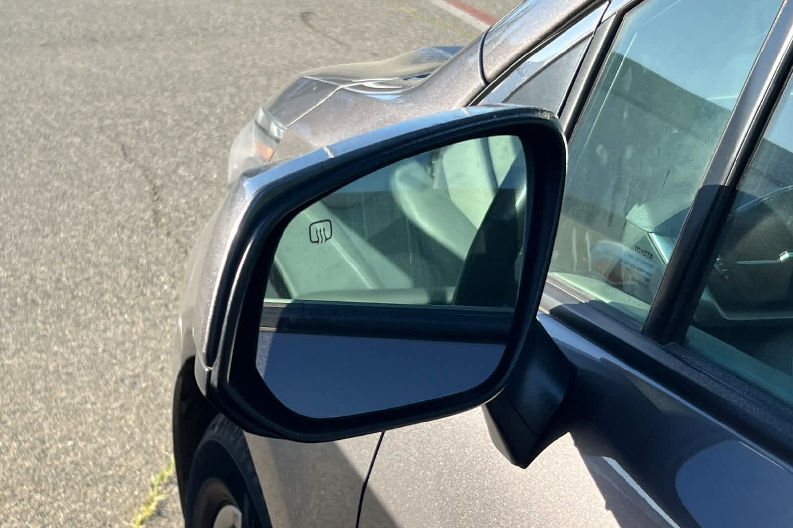 Thumbnail: 2022 Toyota Sienna - 20