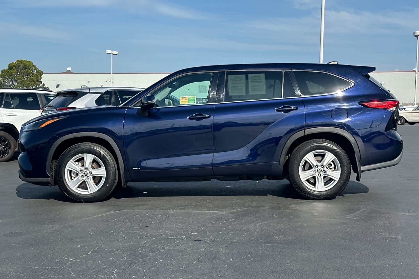 Thumbnail: 2022 Toyota Highlander - 9