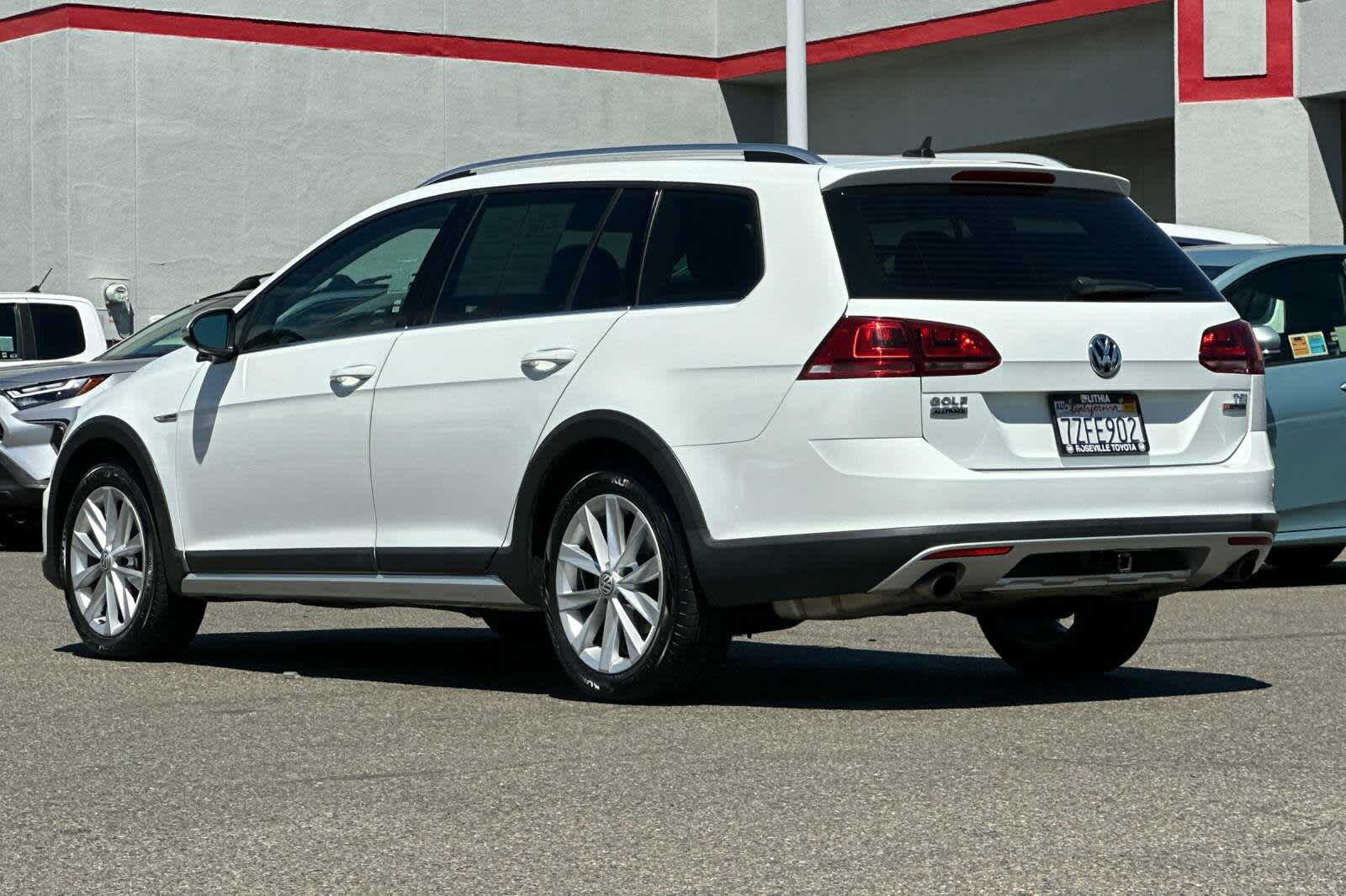 Thumbnail: 2017 Volkswagen Golf - 7