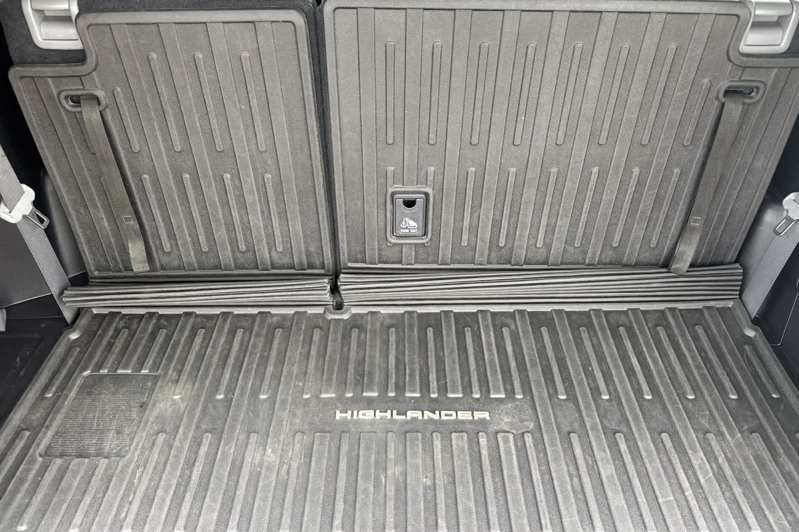 Thumbnail: 2022 Toyota Highlander - 17