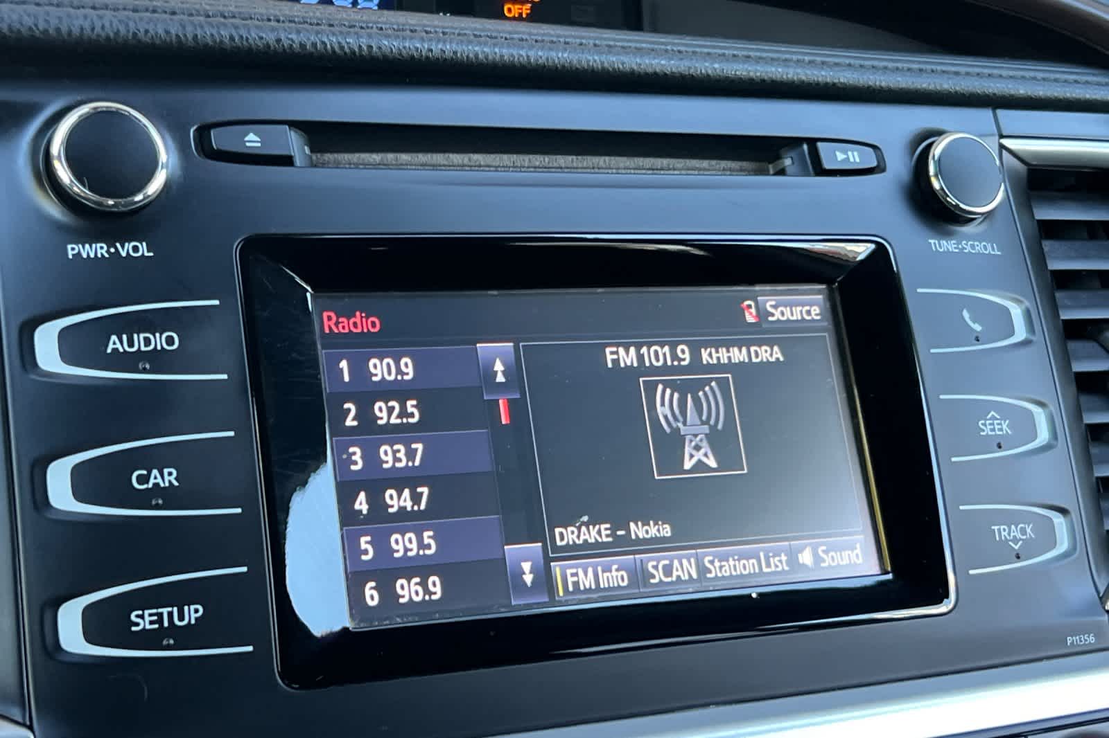 Thumbnail: 2018 Toyota Highlander - 21