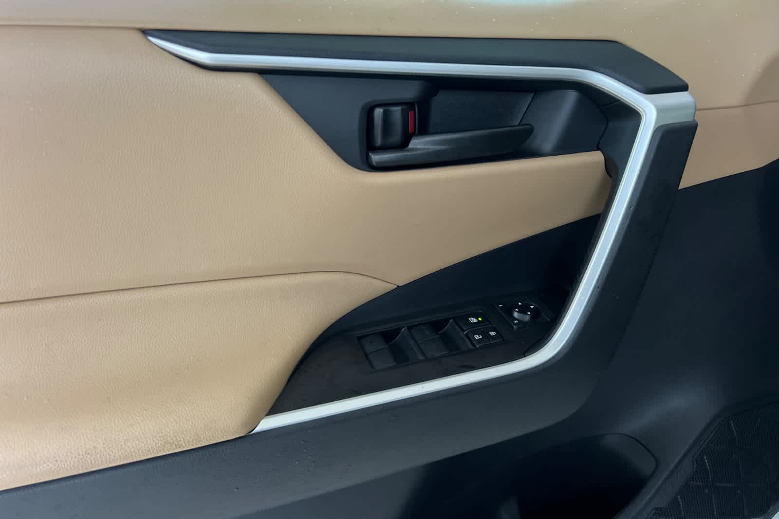 Thumbnail: 2025 Toyota RAV4 - 12