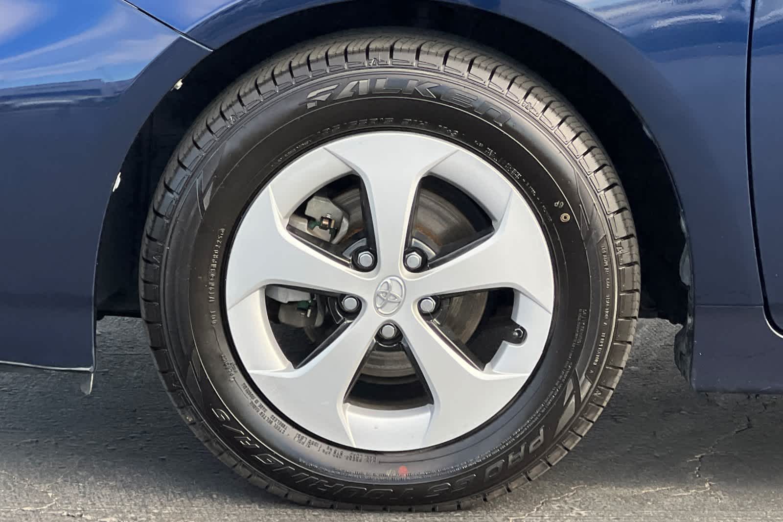 Thumbnail: 2015 Toyota Prius - 30