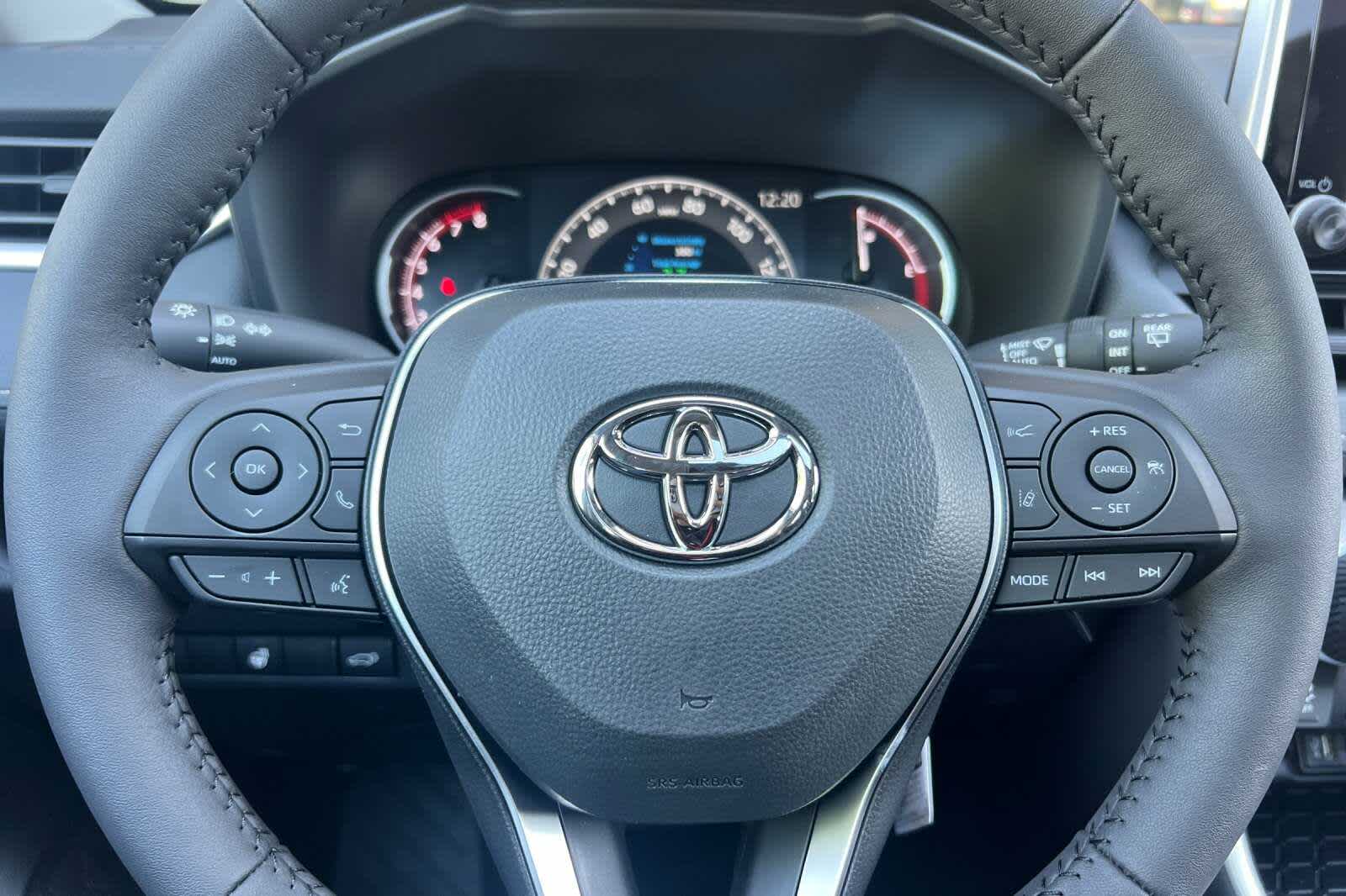 2025 Toyota RAV4 XLE 23