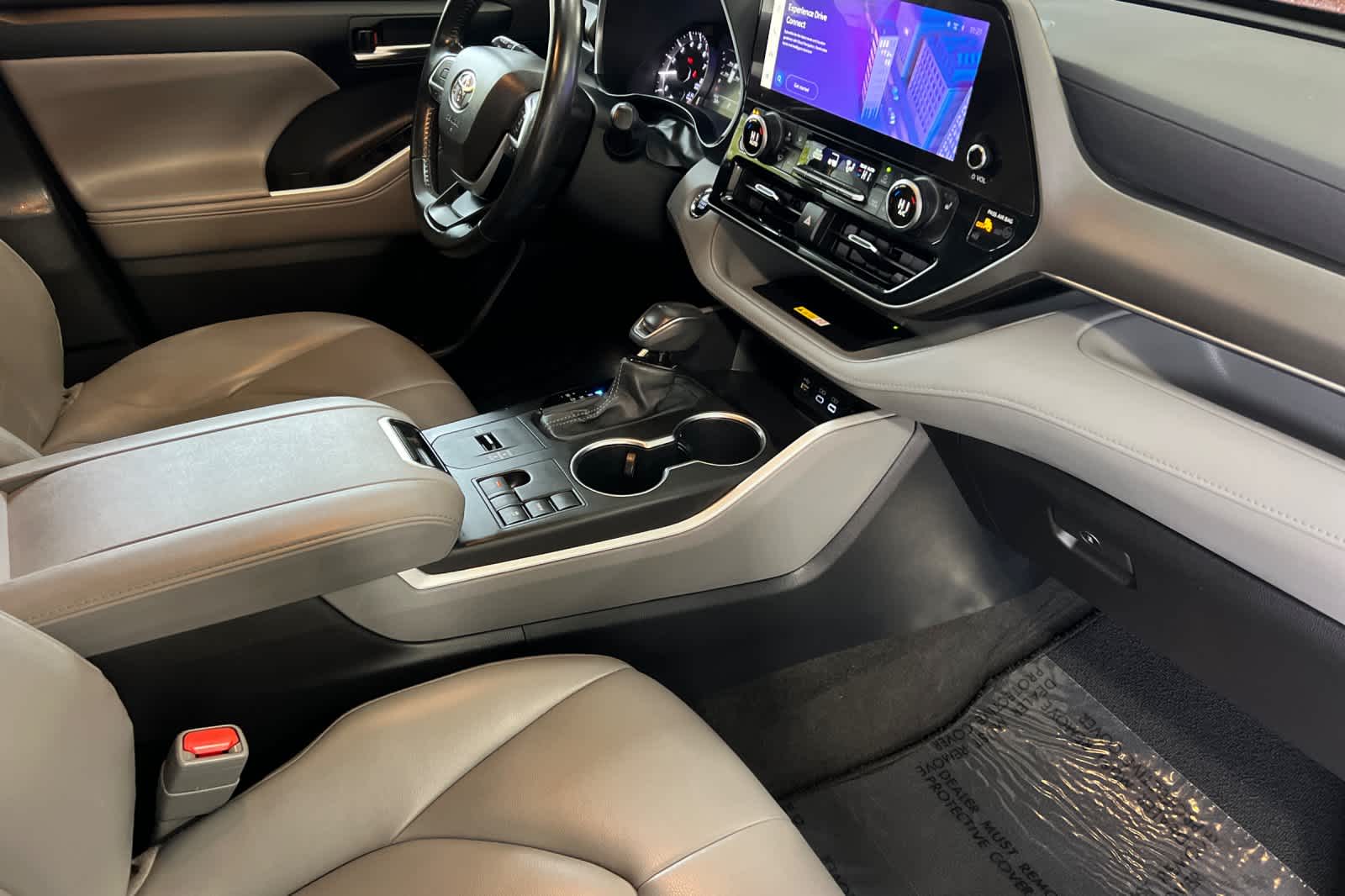 Thumbnail: 2023 Toyota Highlander - 18