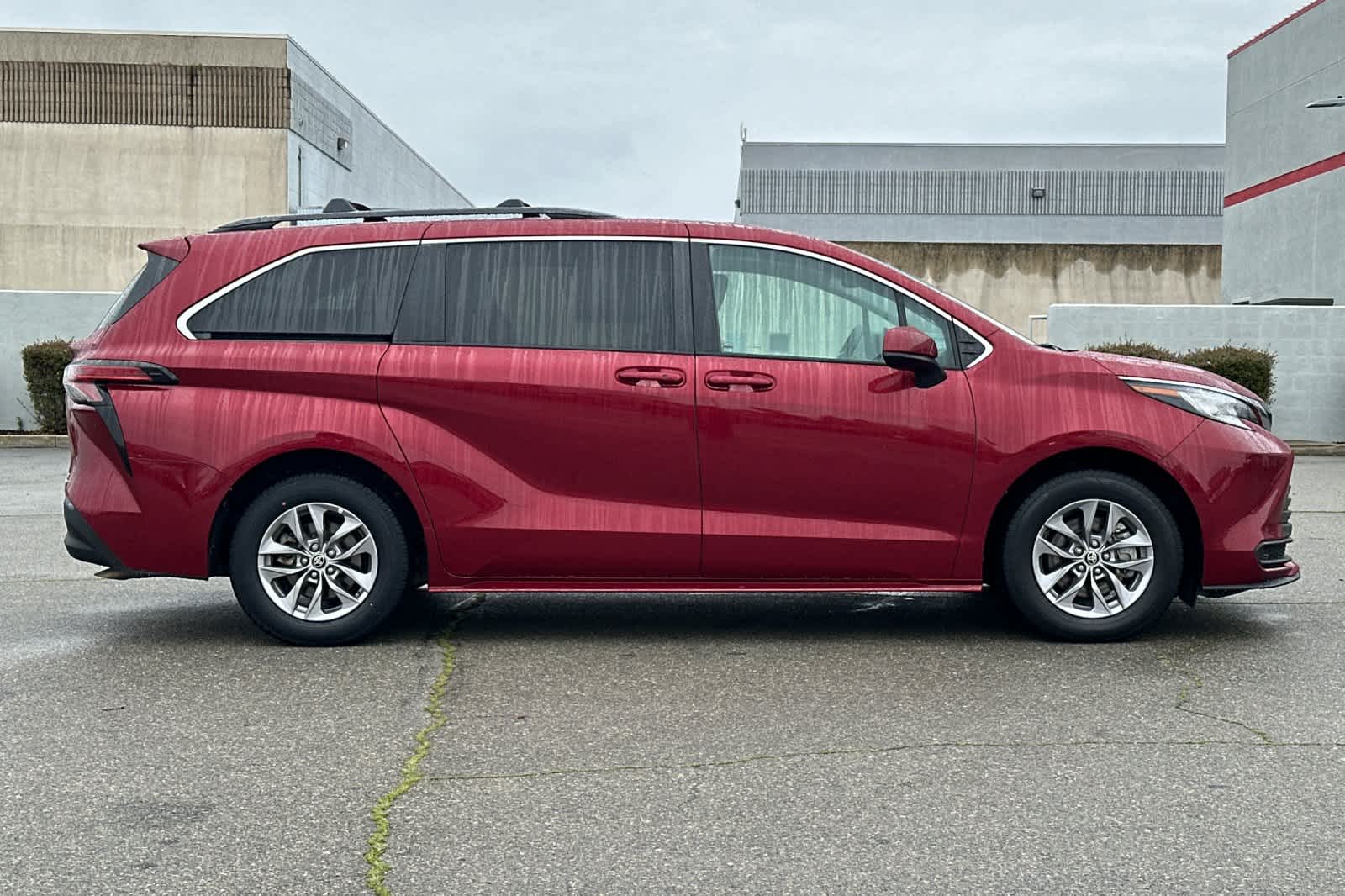 Thumbnail: 2022 Toyota Sienna - 6