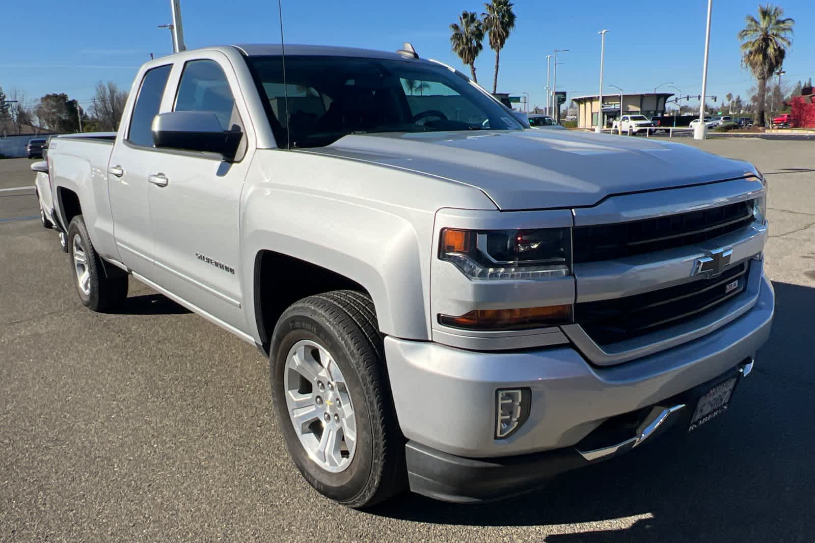 Thumbnail: 2018 Chevrolet Silverado 1500 - 3