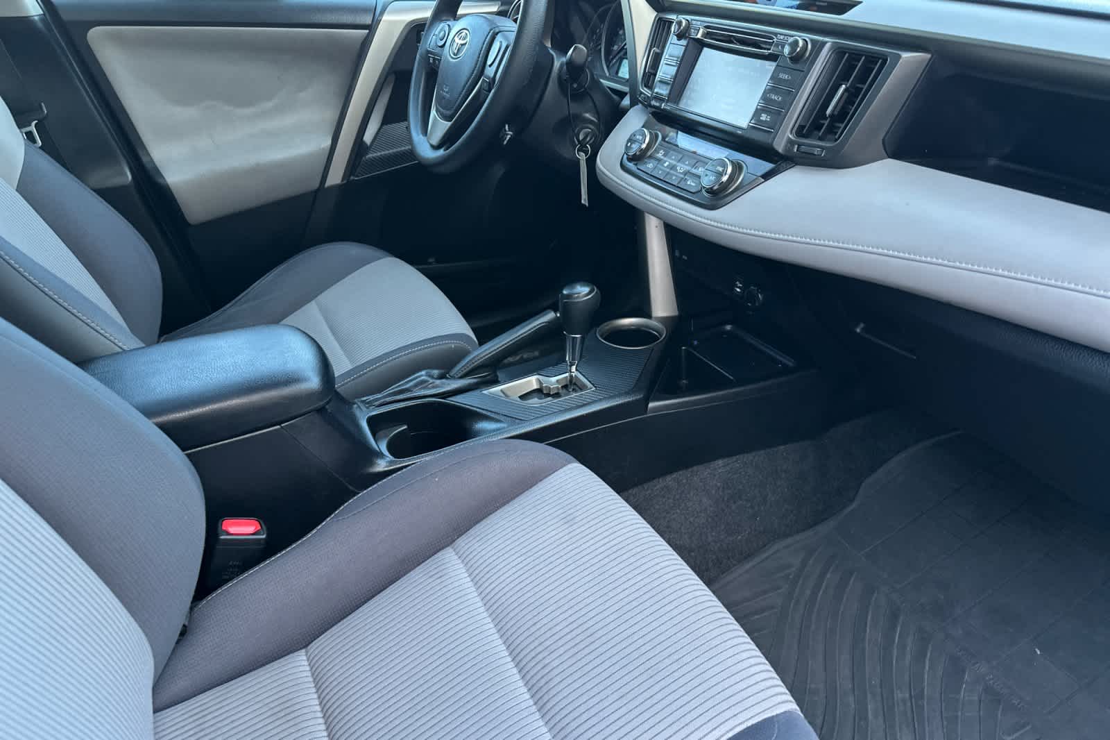 Thumbnail: 2015 Toyota RAV4 - 16