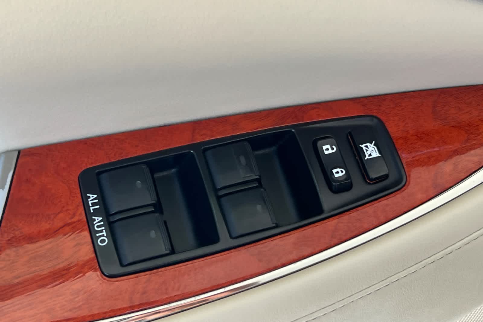 Thumbnail: 2011 Lexus ES - 12