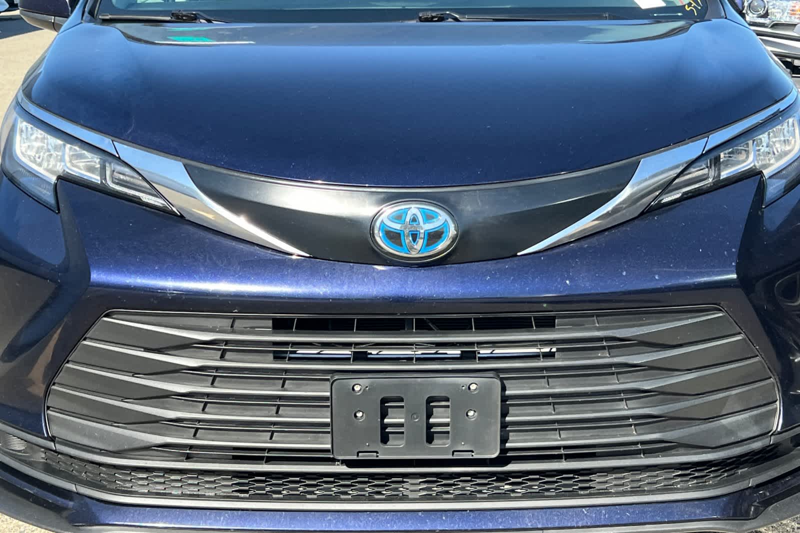 Thumbnail: 2023 Toyota Sienna - 12