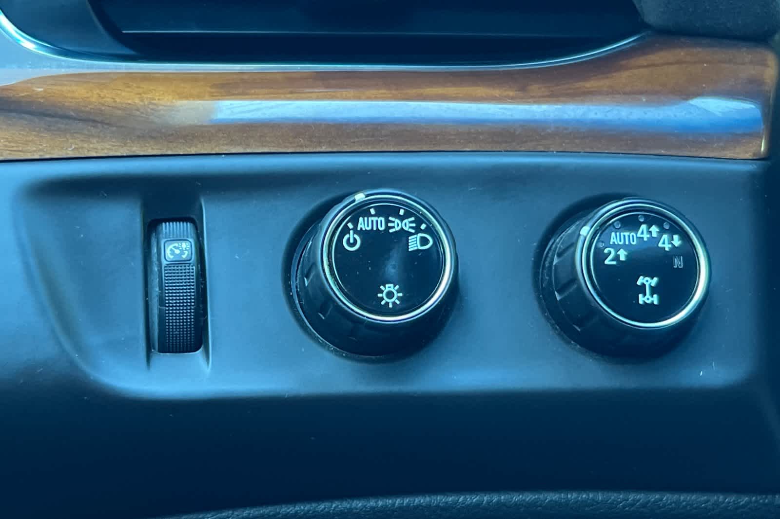 Thumbnail: 2017 Cadillac Escalade - 34