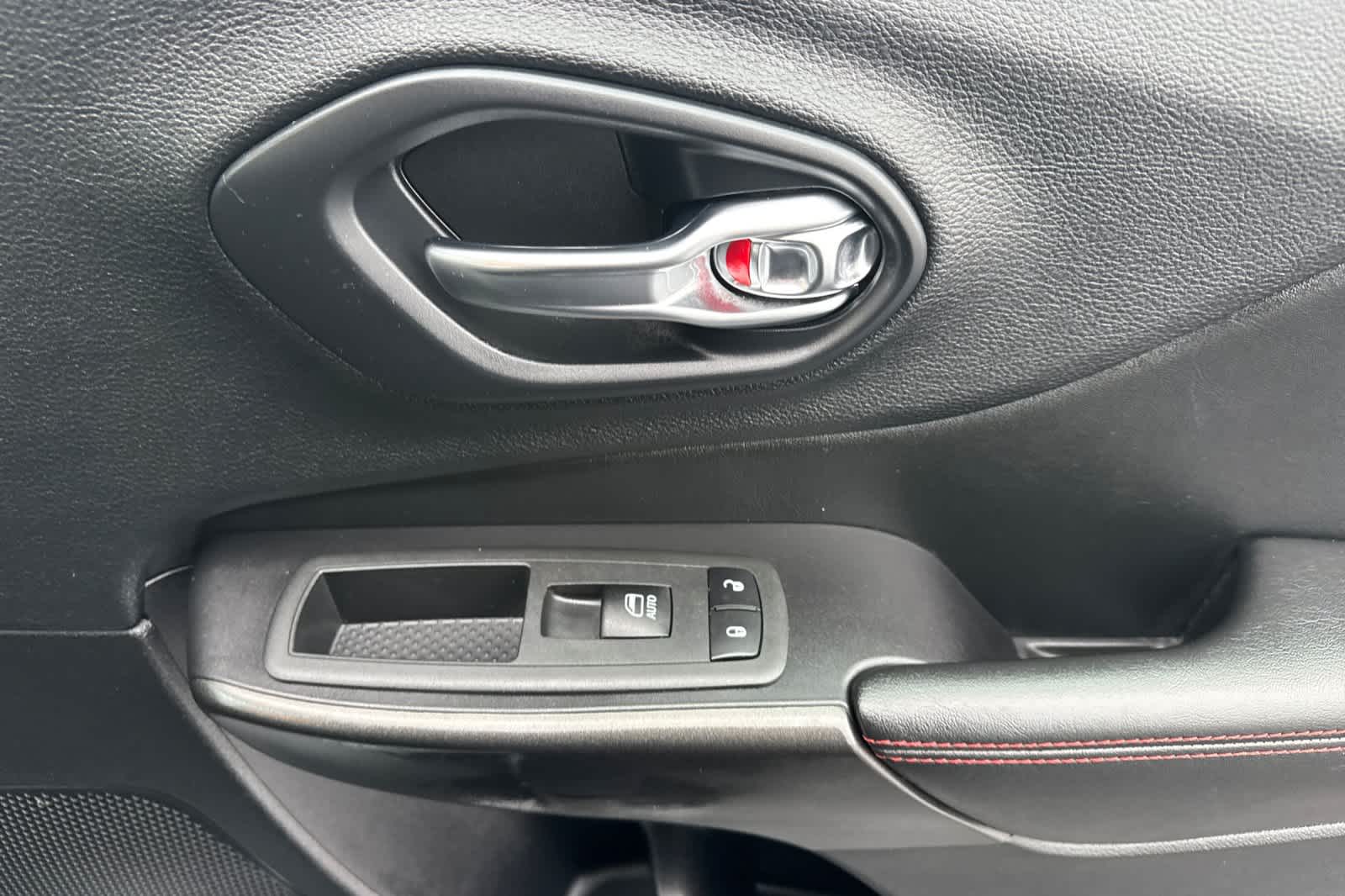 Thumbnail: 2020 Jeep Cherokee - 18