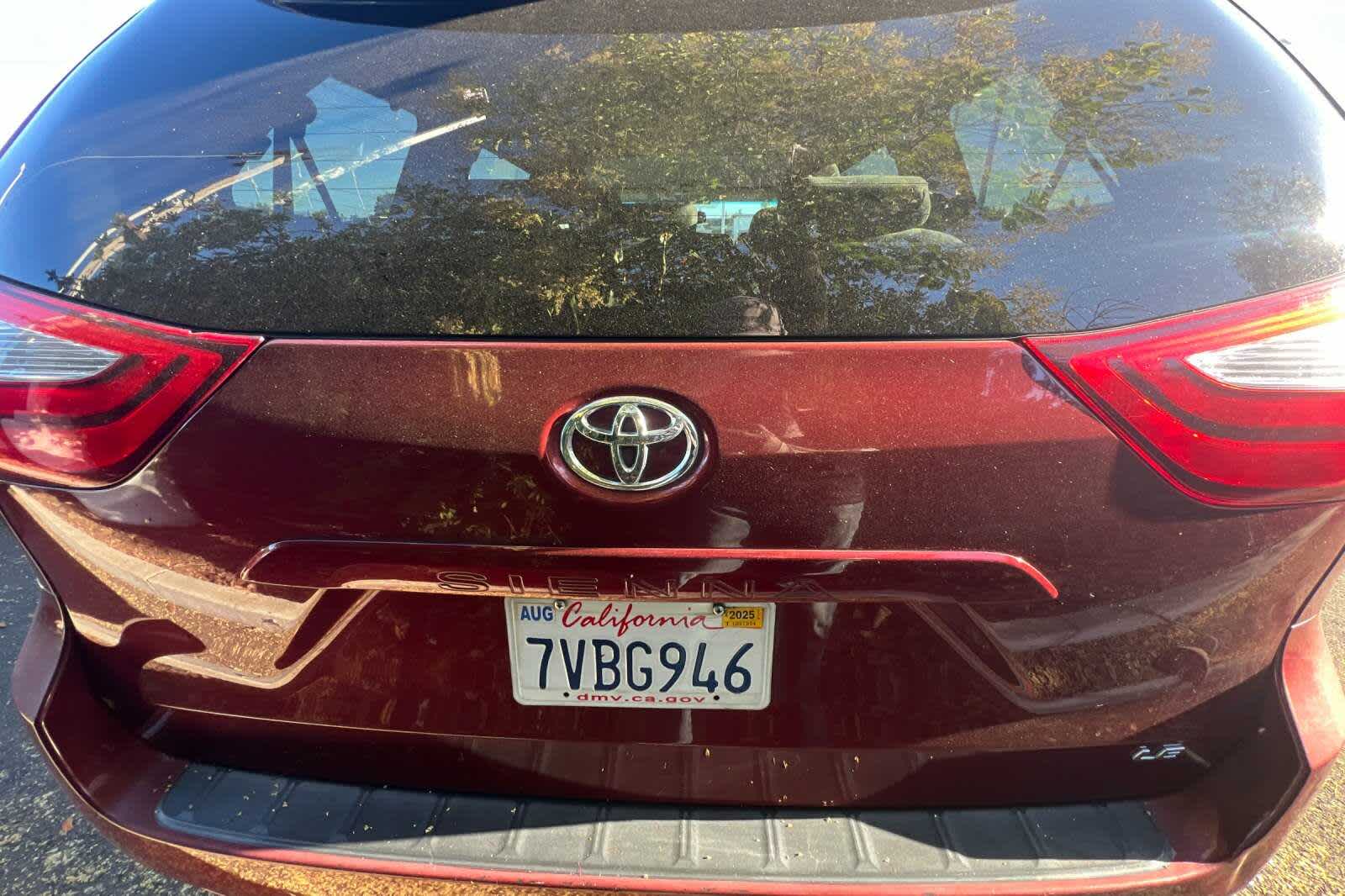 Thumbnail: 2016 Toyota Sienna - 16