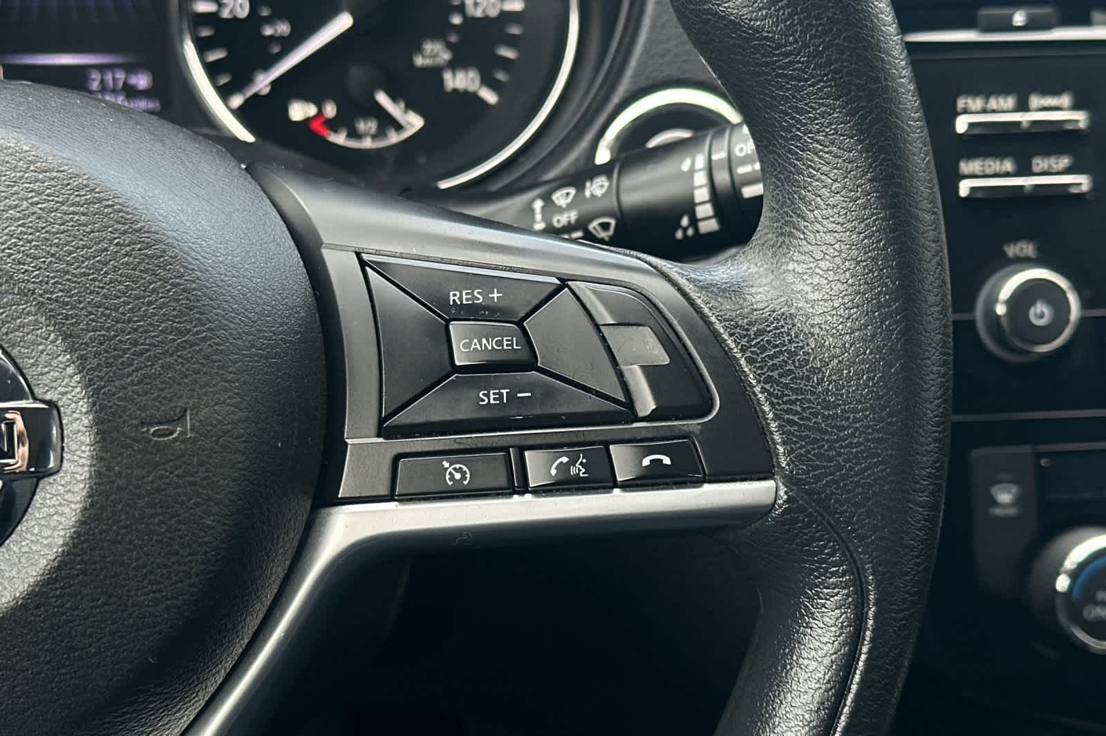 Thumbnail: 2018 Nissan Rogue Sport - 27