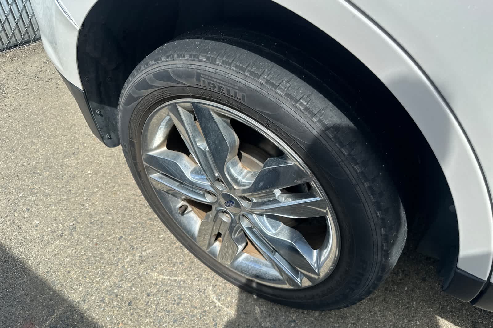 Thumbnail: 2013 Ford Edge - 17