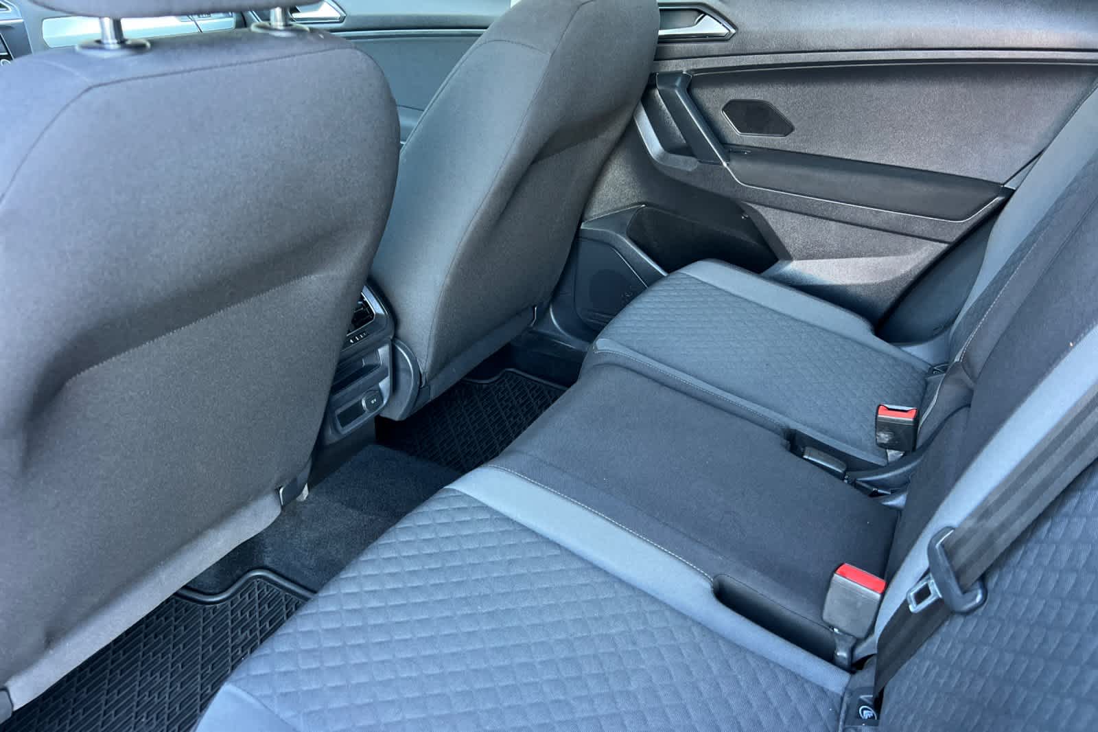 Thumbnail: 2018 Volkswagen Tiguan - 4