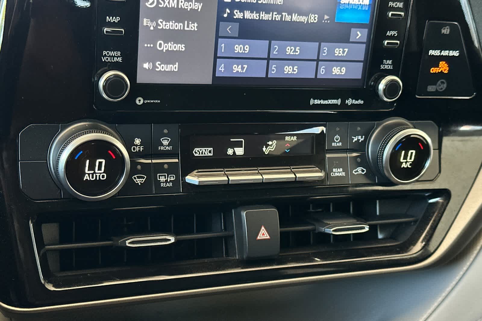 Thumbnail: 2022 Toyota Highlander - 22