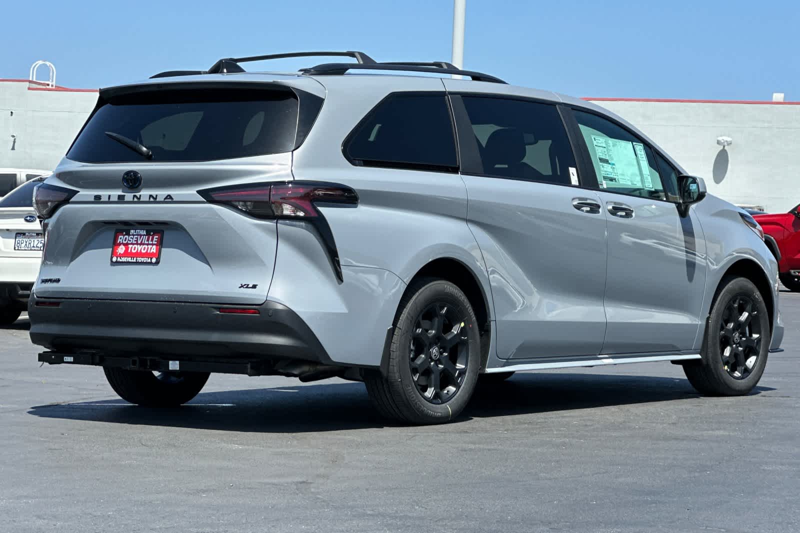 Thumbnail: 2025 Toyota Sienna - 2