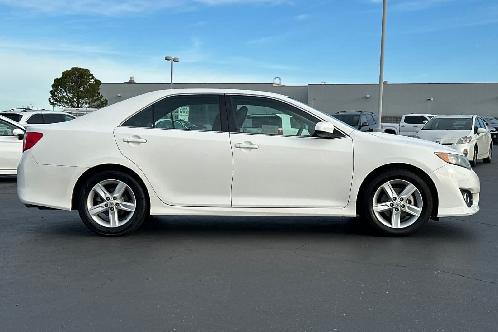 Thumbnail: 2014 Toyota Camry - 6