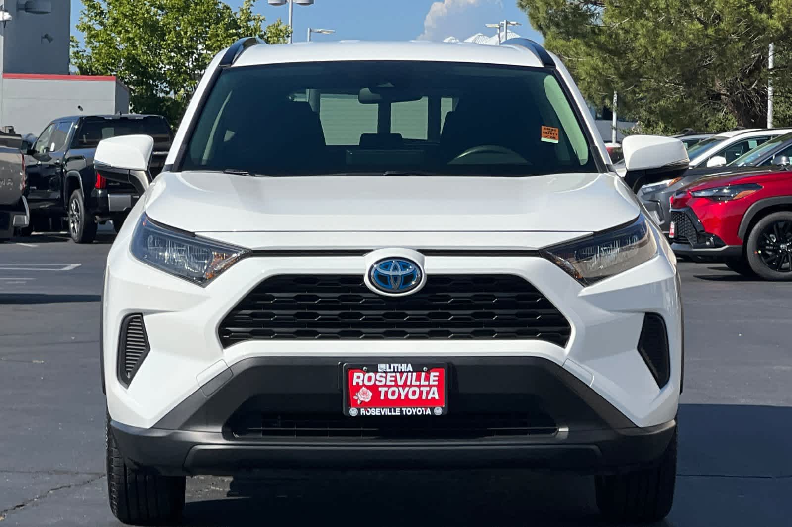 Thumbnail: 2022 Toyota RAV4 - 10