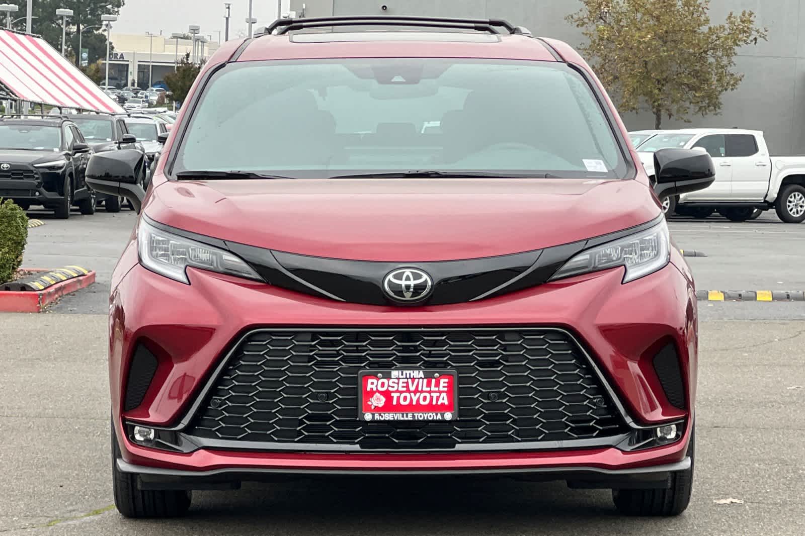 Thumbnail: 2026 Toyota Sienna - 10