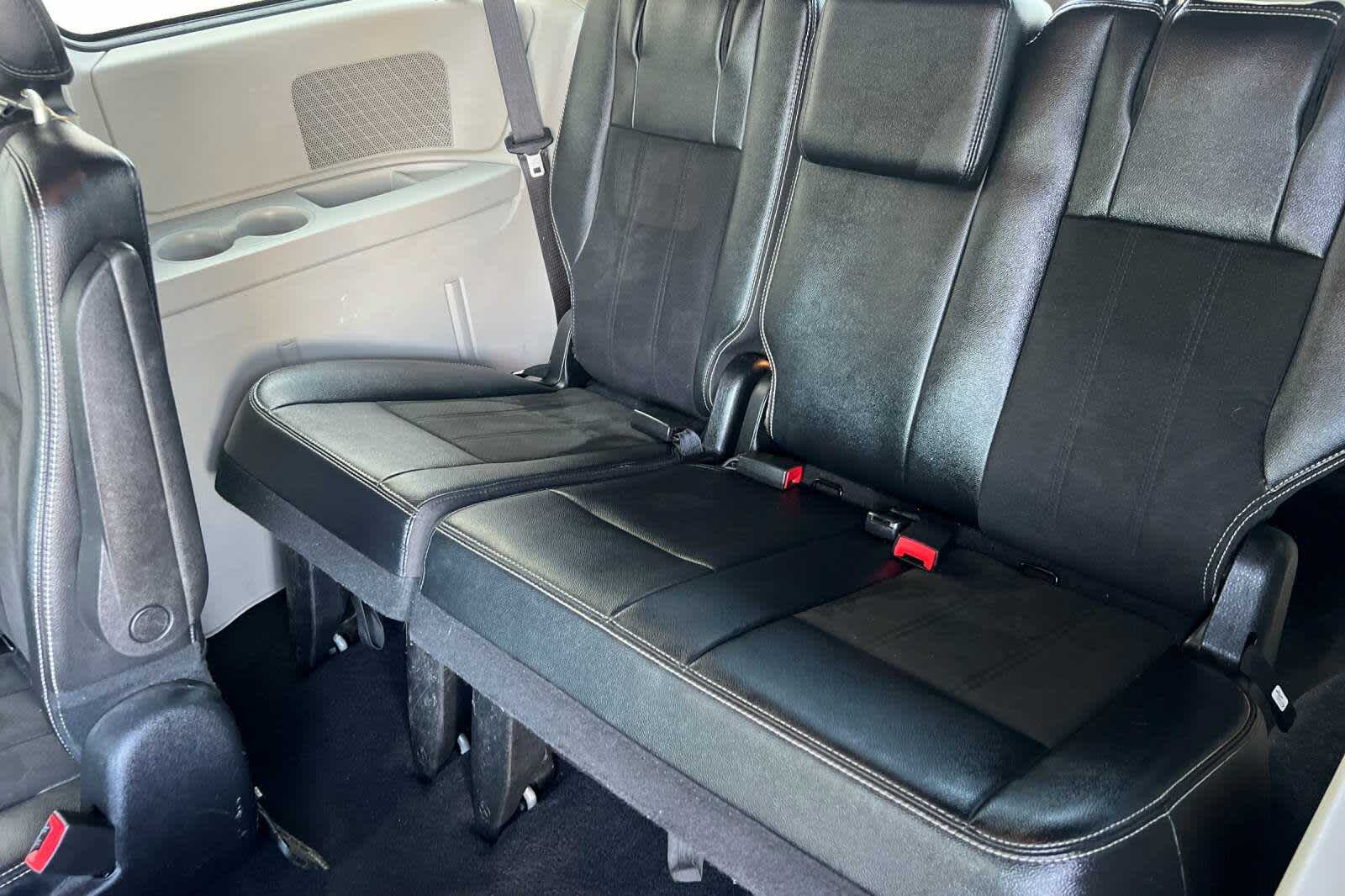 Thumbnail: 2019 Dodge Grand Caravan - 16