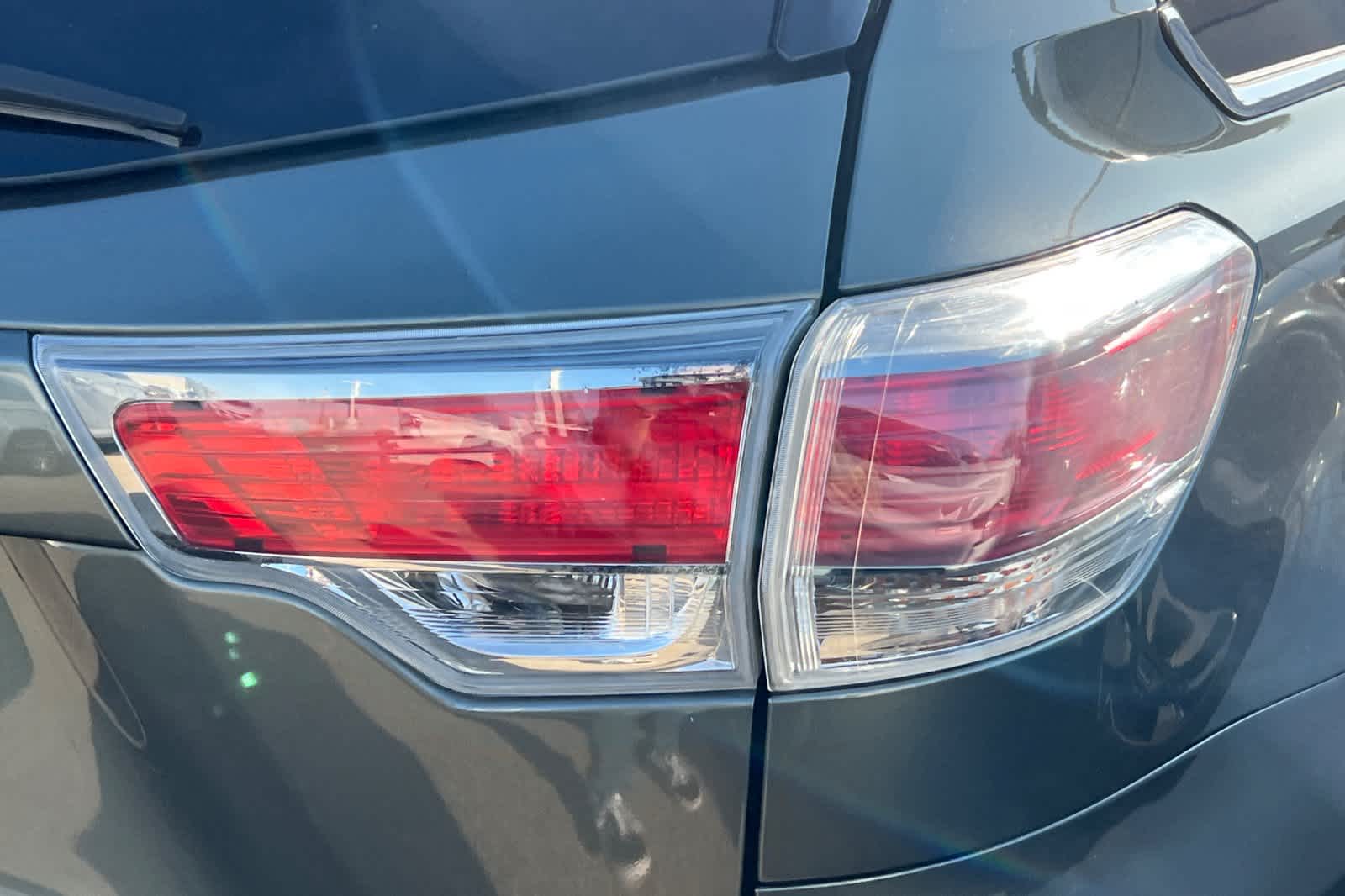 Thumbnail: 2016 Toyota Highlander - 16