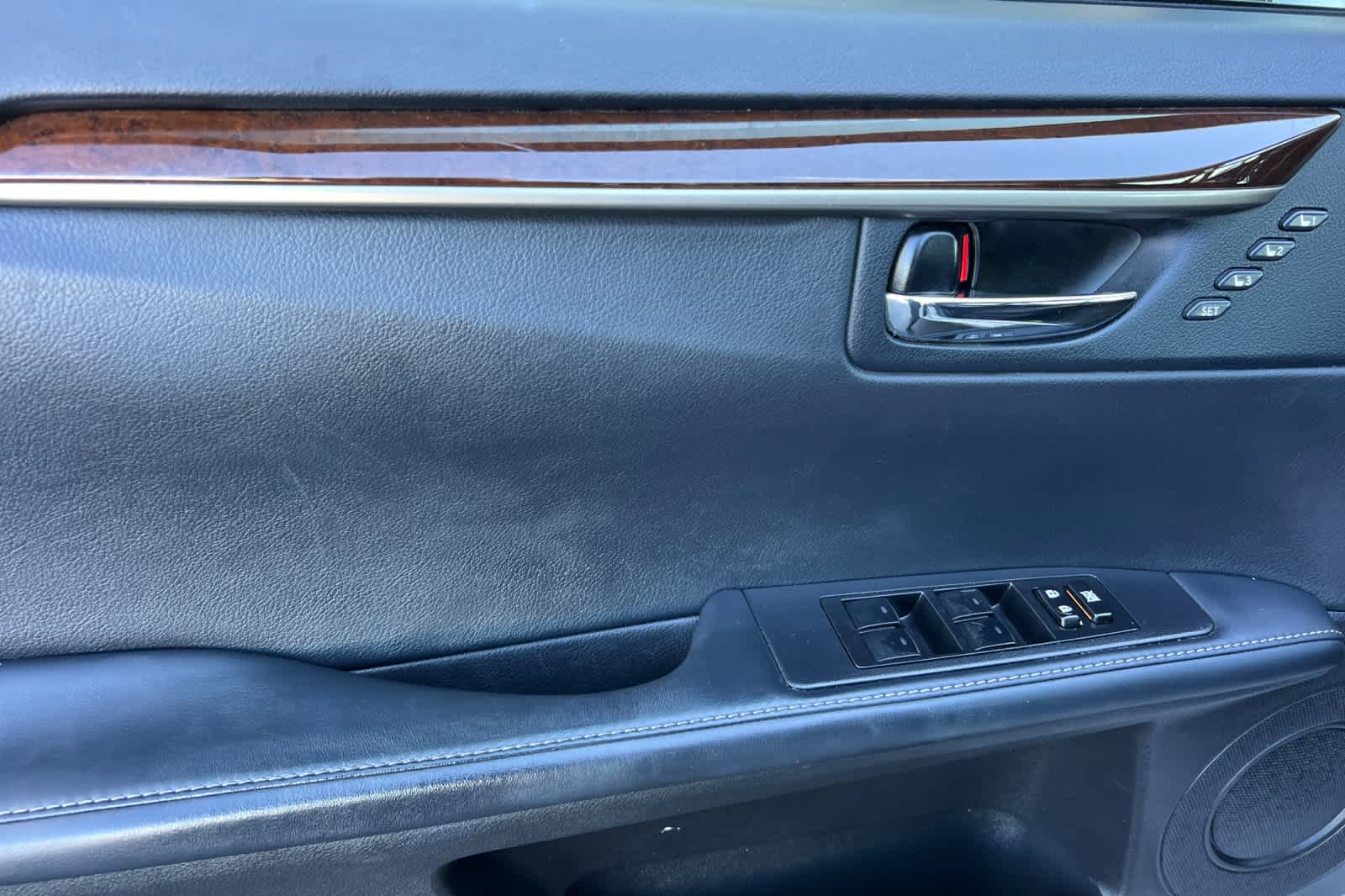 Thumbnail: 2013 Lexus ES - 12