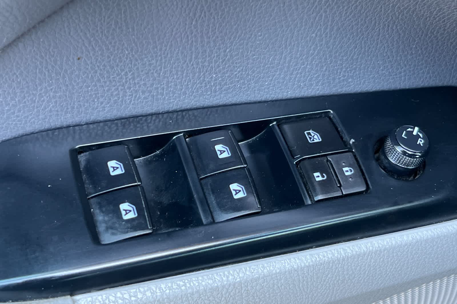 Thumbnail: 2018 Toyota Camry - 13