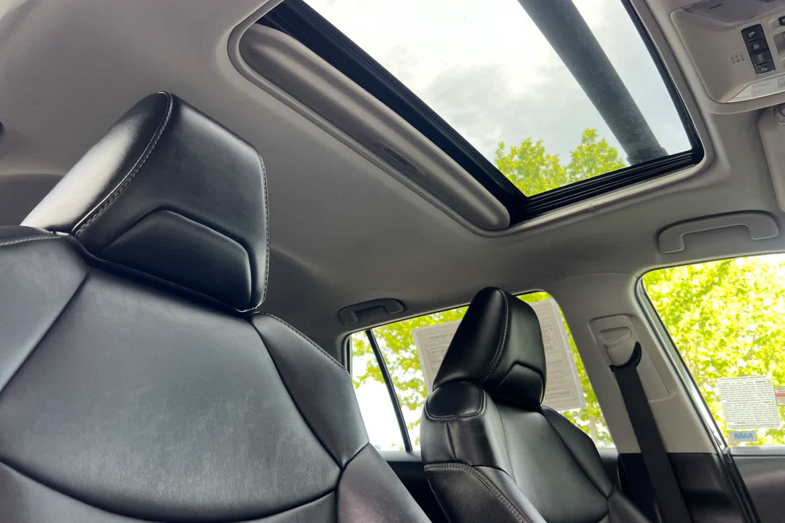 Thumbnail: 2021 Toyota RAV4 - 18