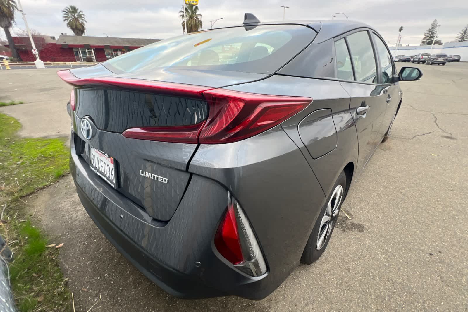 Thumbnail: 2021 Toyota Prius Prime - 2