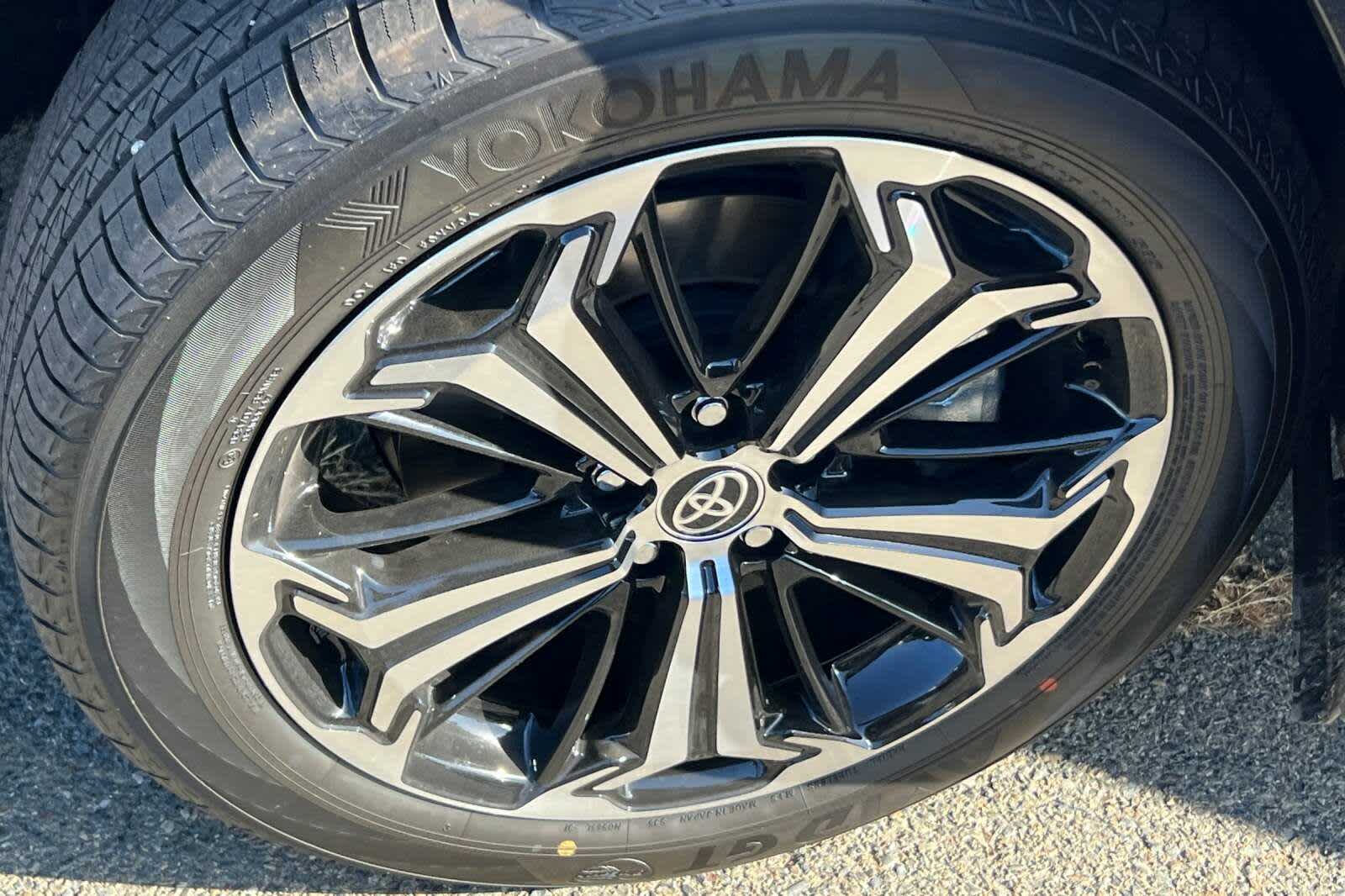 2025 Toyota RAV4 XSE 11