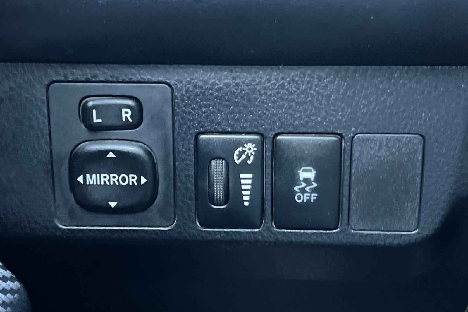 Thumbnail: 2013 Toyota RAV4 - 28