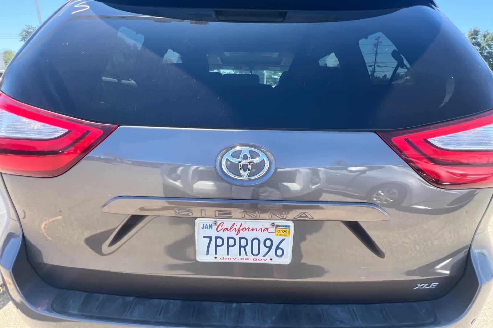 Thumbnail: 2015 Toyota Sienna - 16