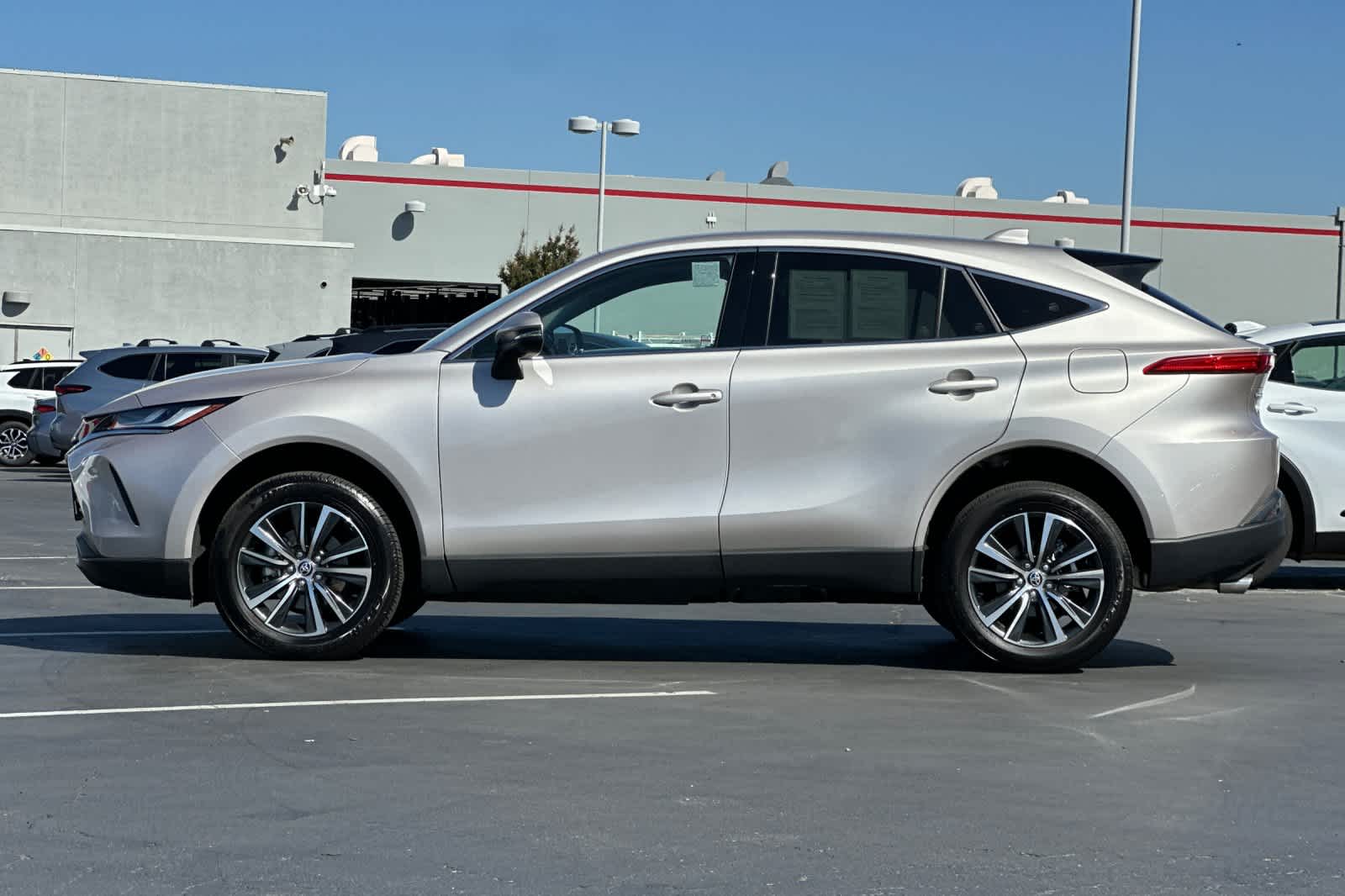 2024 Toyota Venza LE 9