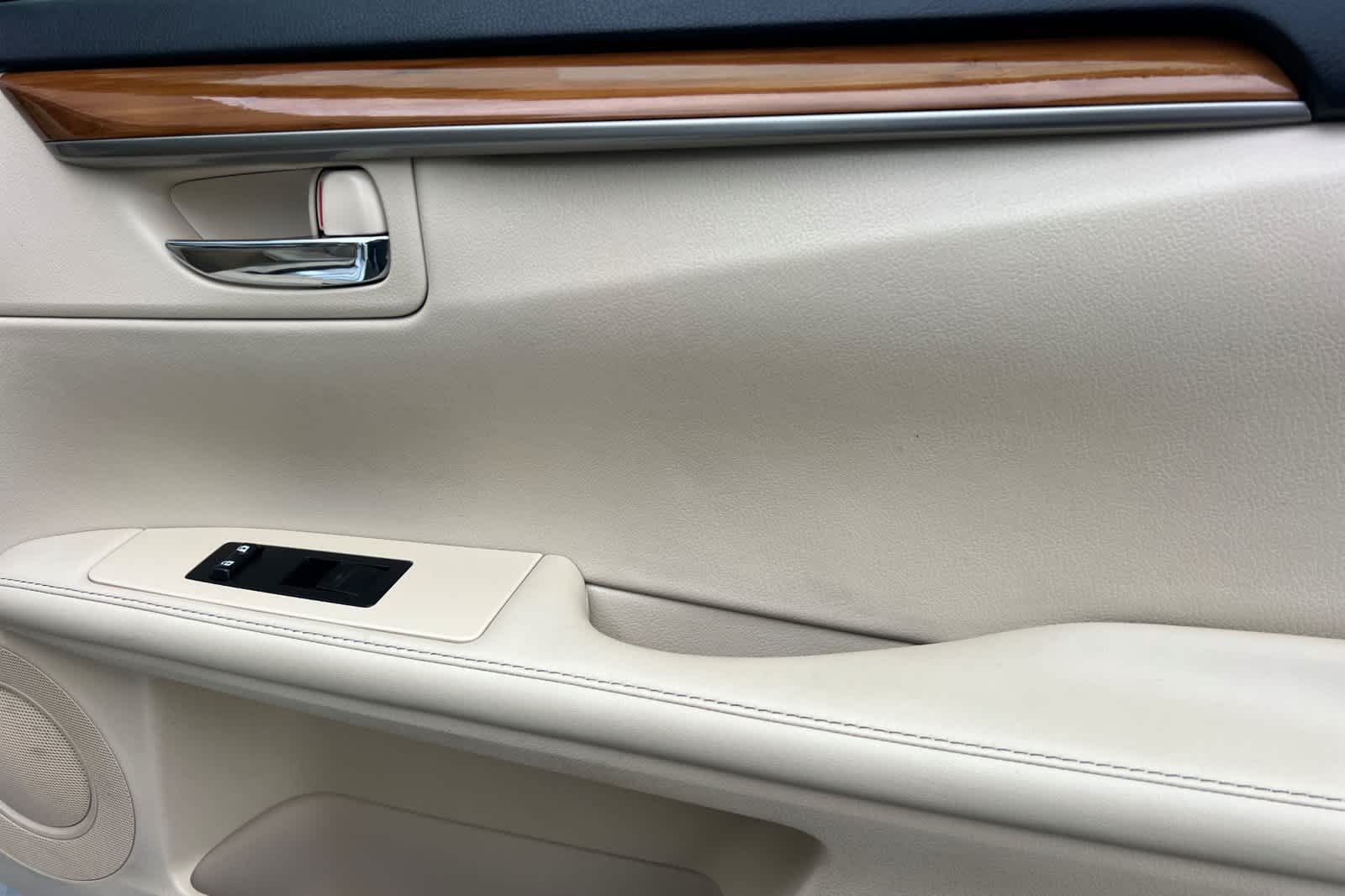 Thumbnail: 2015 Lexus ES - 18