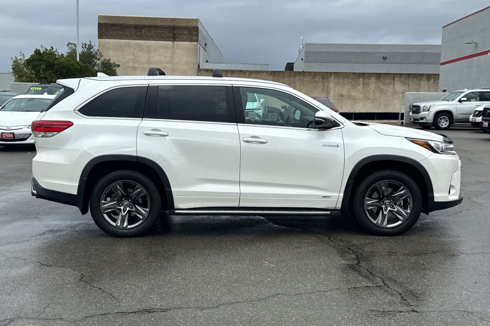 Thumbnail: 2017 Toyota Highlander - 6